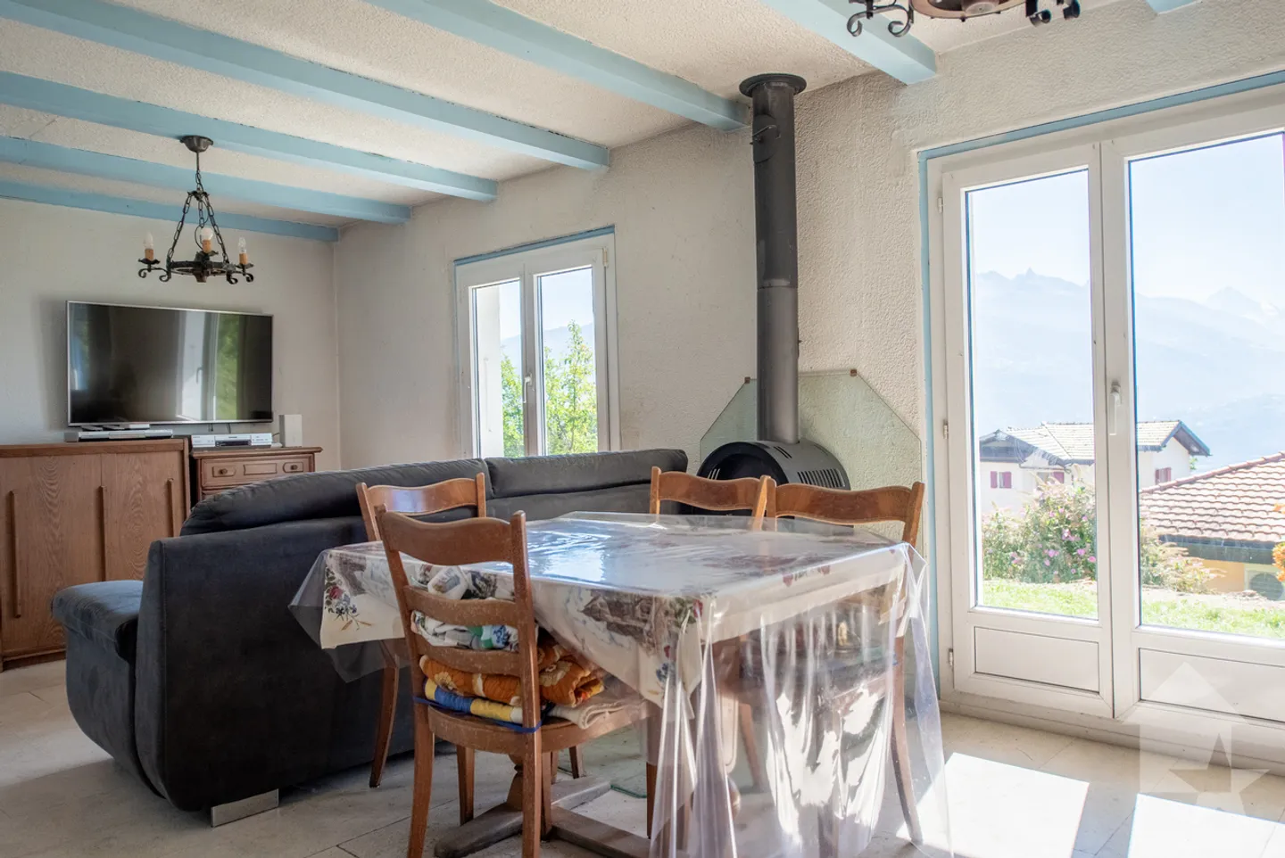 Charming small chalet 4.5p, superb location, quiet, view, sunny! - Photo 9 of 13