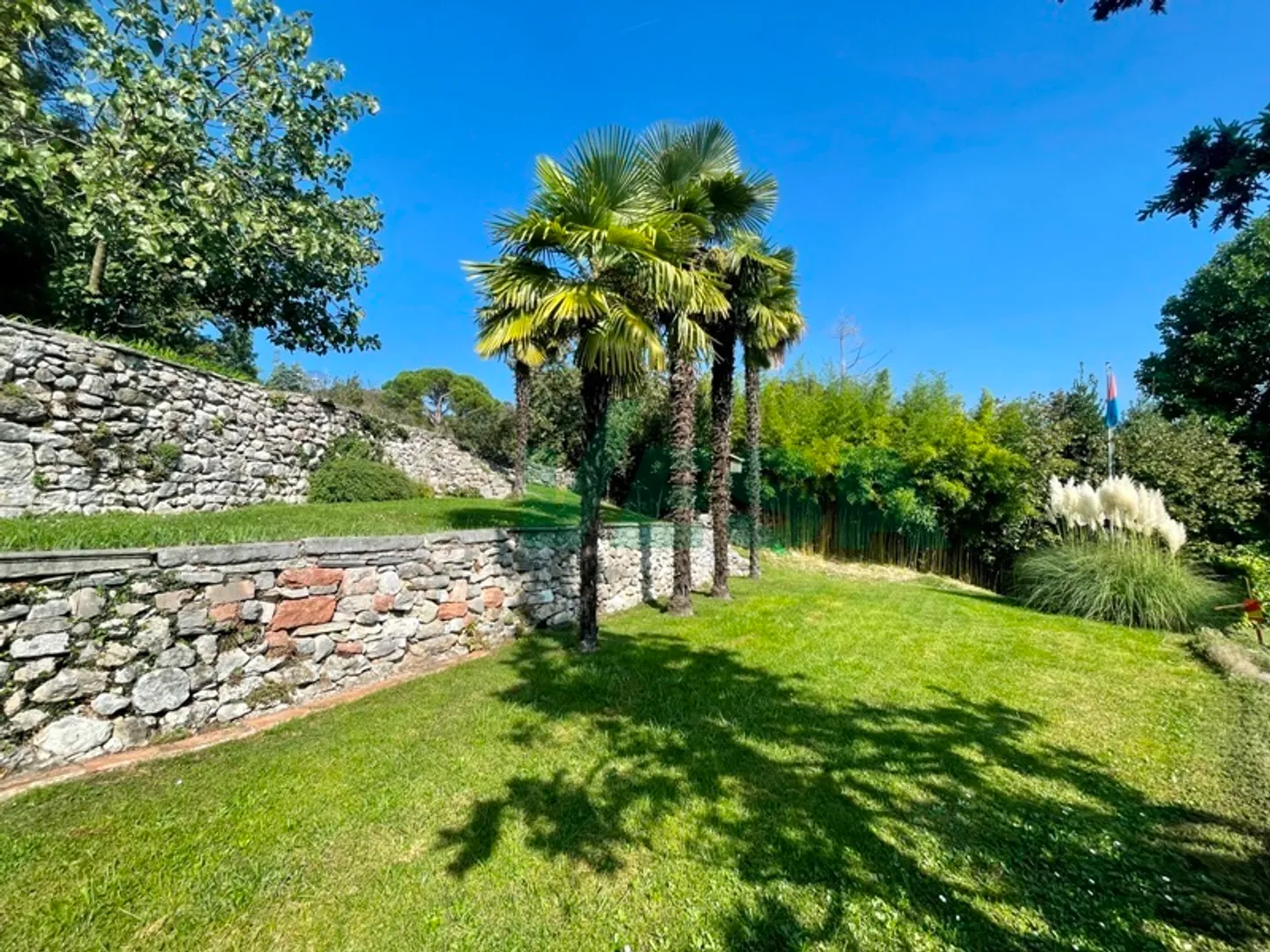 Charming spacious core house with a large and beautiful garden - Photo 7 of 13