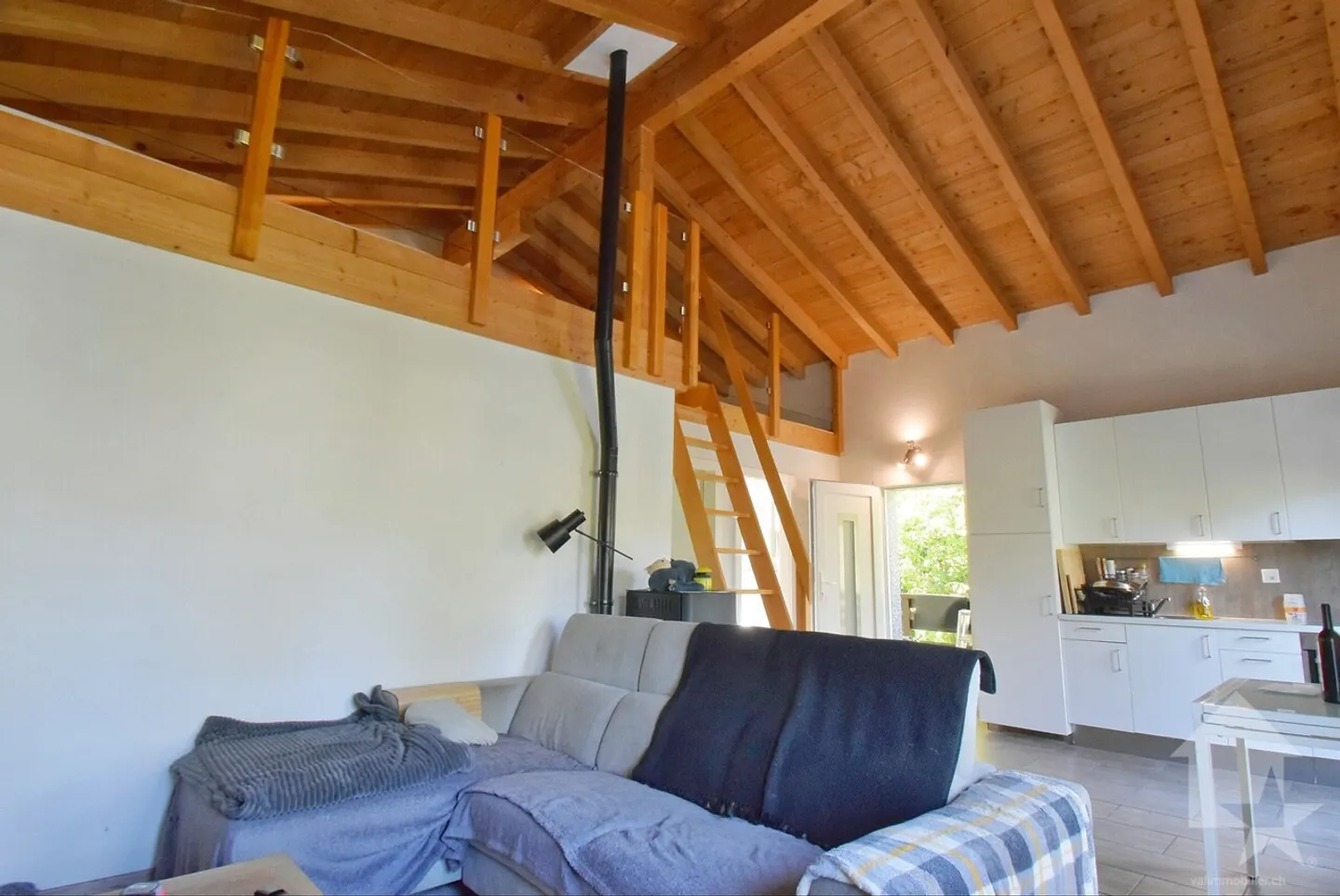 Beautiful small renovated house in a quiet area on a lovely plot - Photo 10 of 13