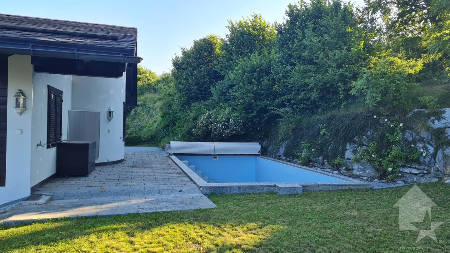 Chalet avec piscine extérieure à Randogne - Foto 2 von 13