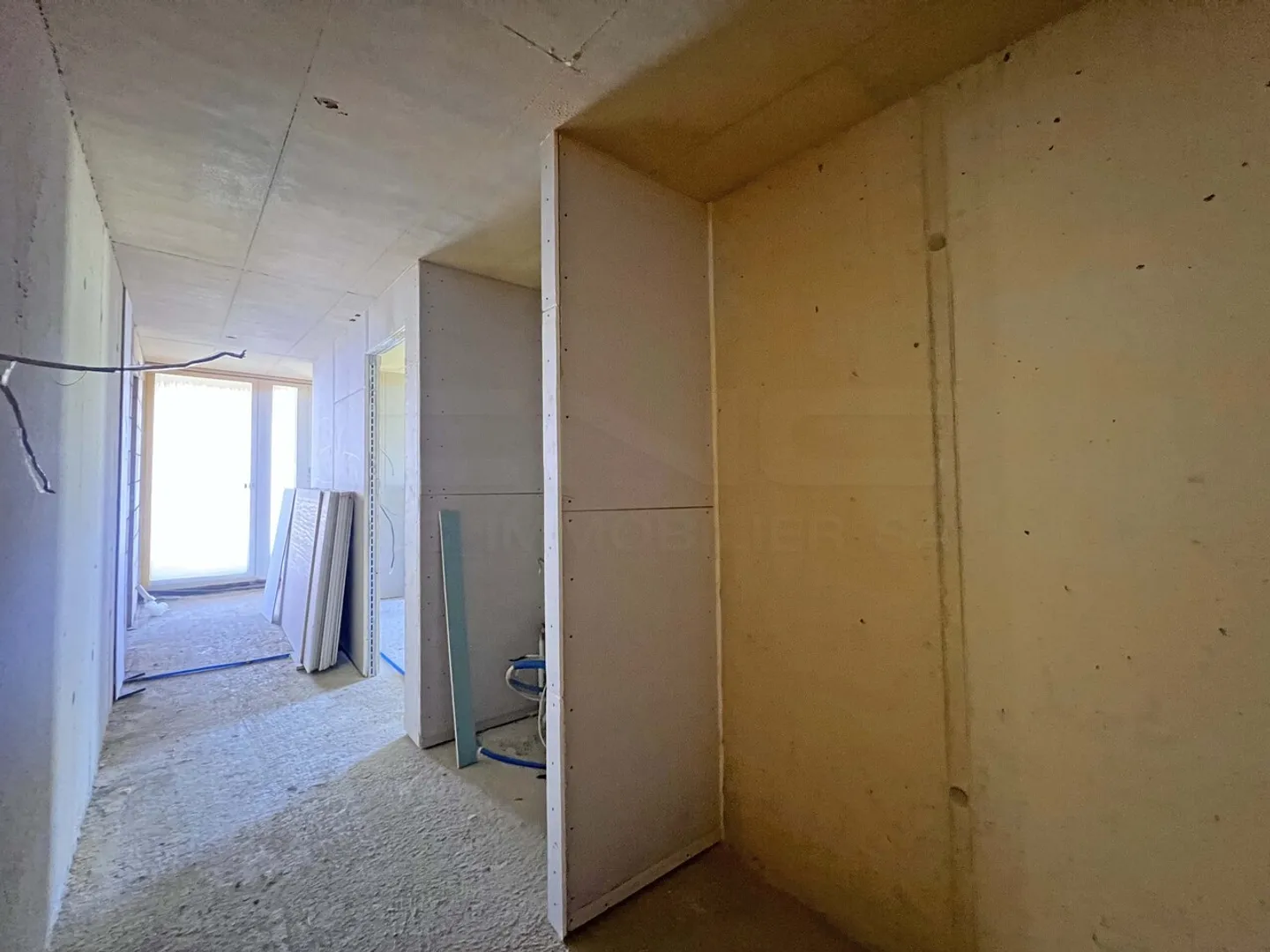 2,5-Zimmer-Wohnung ganz oben im Gebäude! - Foto 6 von 13