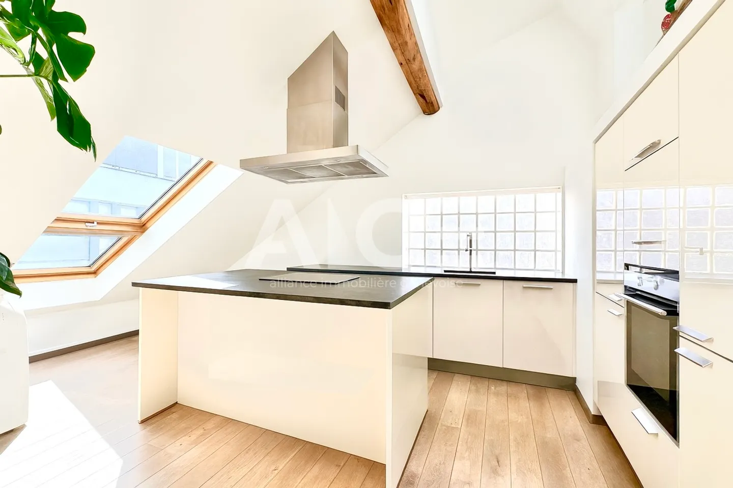 Charmant Appartement Sous Combles à Pâquis - Photo 6 sur 9