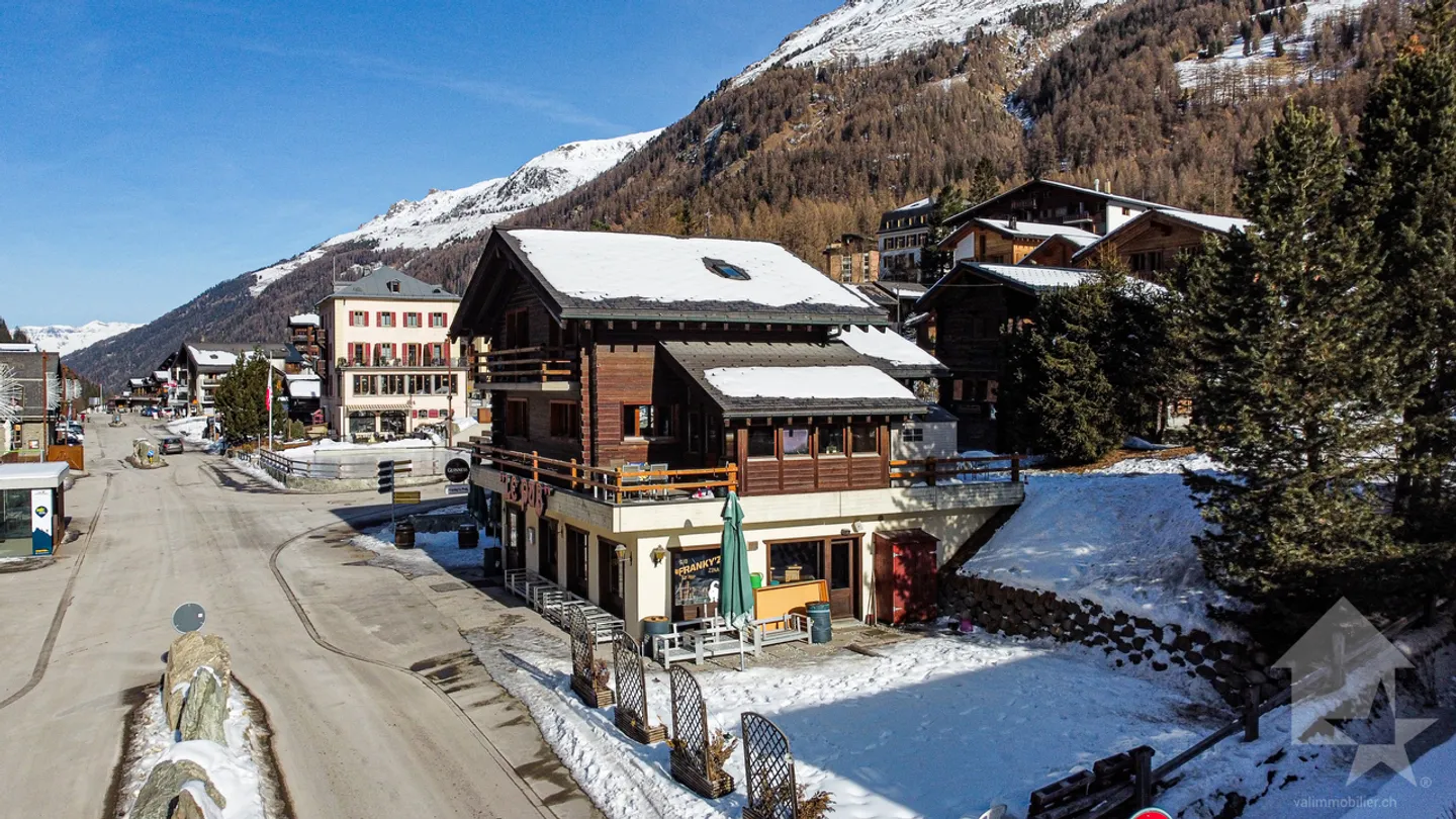 Eccezionale: bistrot con duplex di 5,5 stanze e studio indipendente - Foto 2 di 13