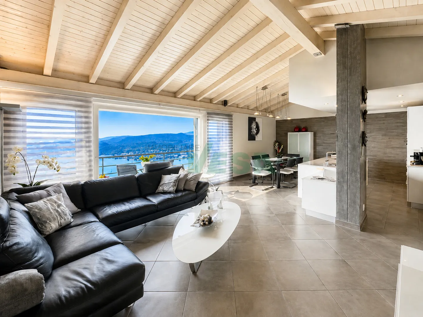 Villa moderne et lumineuse mono-bifamiliaire avec une vue dégagée splendide - Photo 5 sur 13