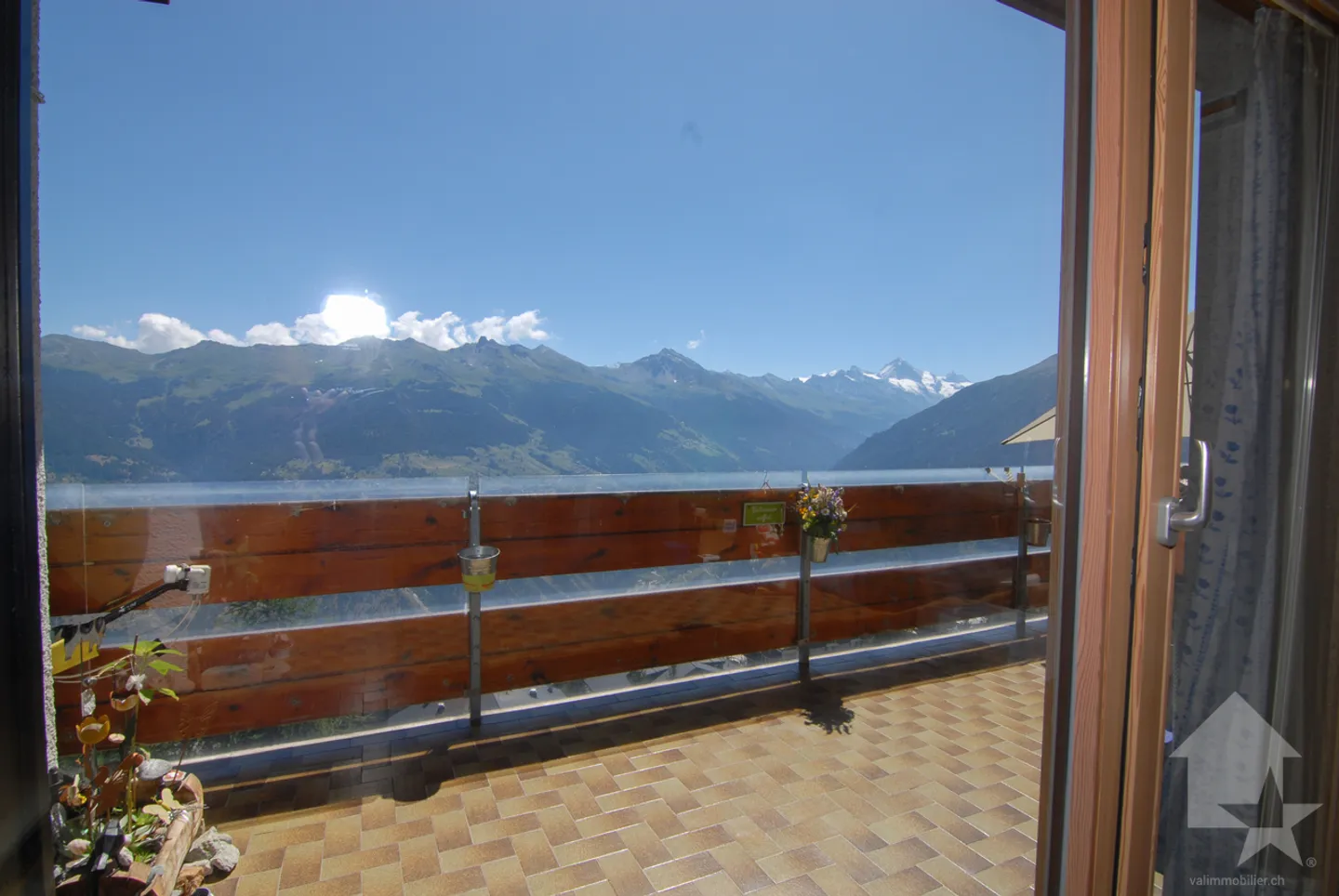 Apartment at the foot of the slopes of the 4 Valleys with panoramic view - Photo 1 of 13