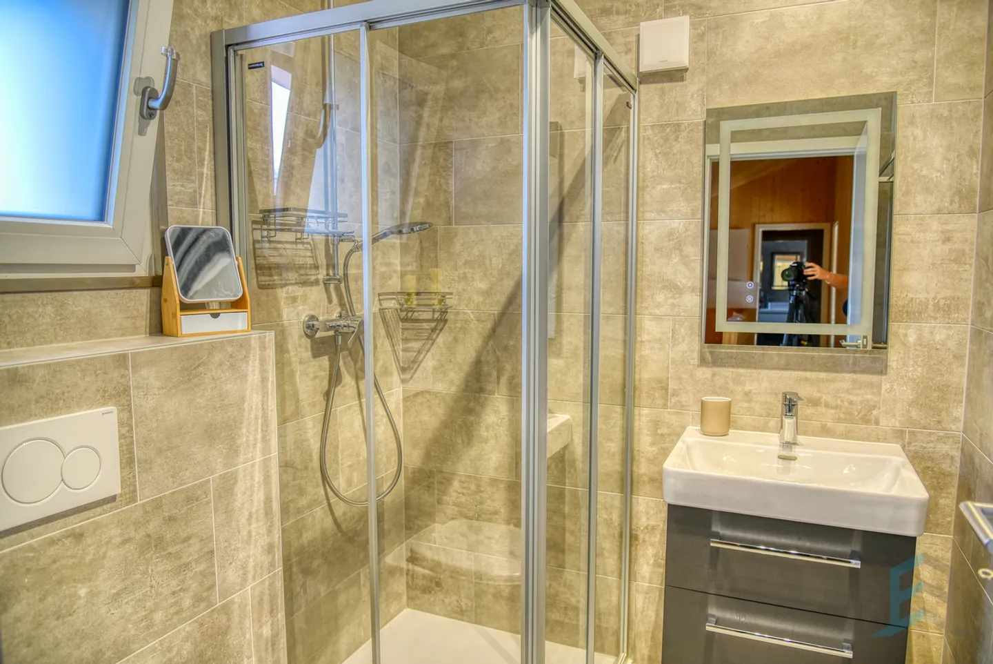 Exclusive detached villa with 5 ½ rooms and garden in Aproz - Photo 8 of 13