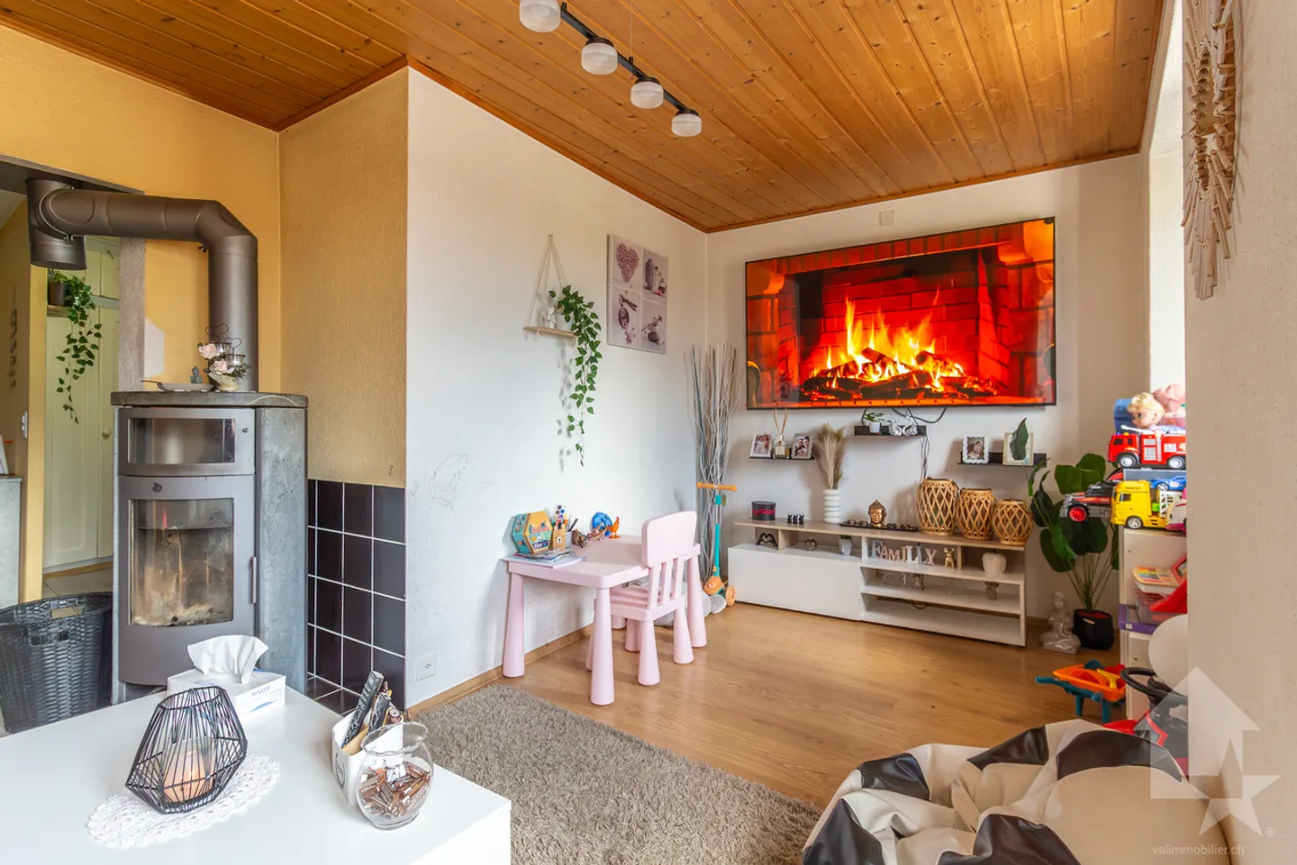 Village house with 3.5 room duplex of 90 m2 and commercial premises - Photo 1 of 13