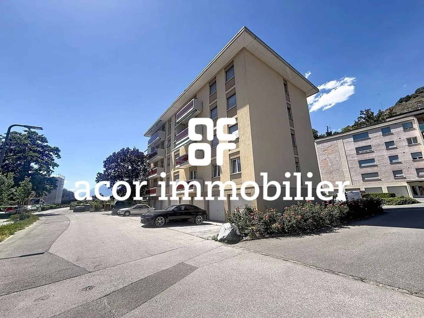 Sion - Residential area - Renovated 4.5 room apartment - Photo 5 of 5