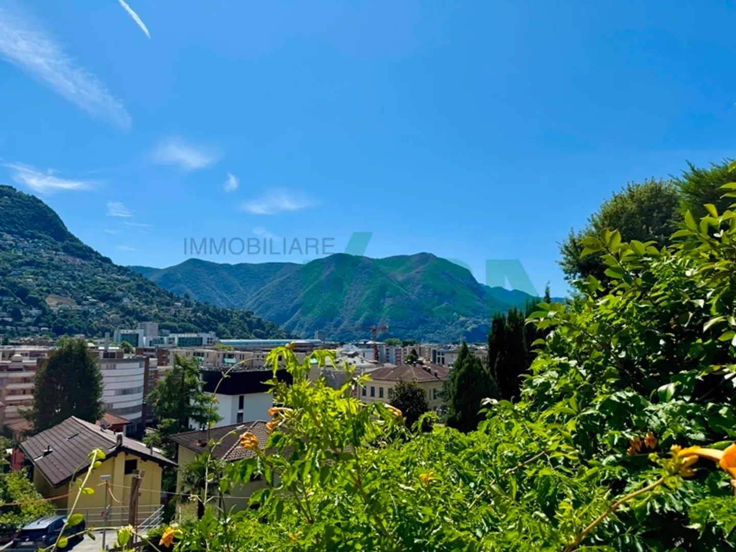 Bel appartement 6,5 pièces avec jardin dans une zone colline tranquille - Photo 3 sur 11