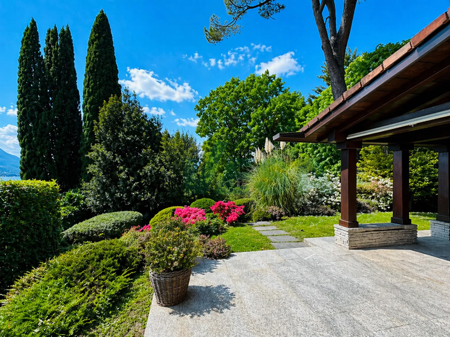 Villa élégante avec belle vue sur le lac dans une résidence exclusive avec piscine et tennis - Photo 5 sur 13