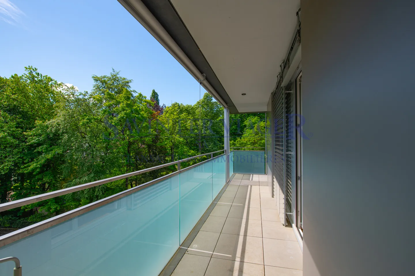Carouge - Elegante 3-Zimmer-Wohnung mit großem Balkon und unverbautem Blick - Foto 11 von 13