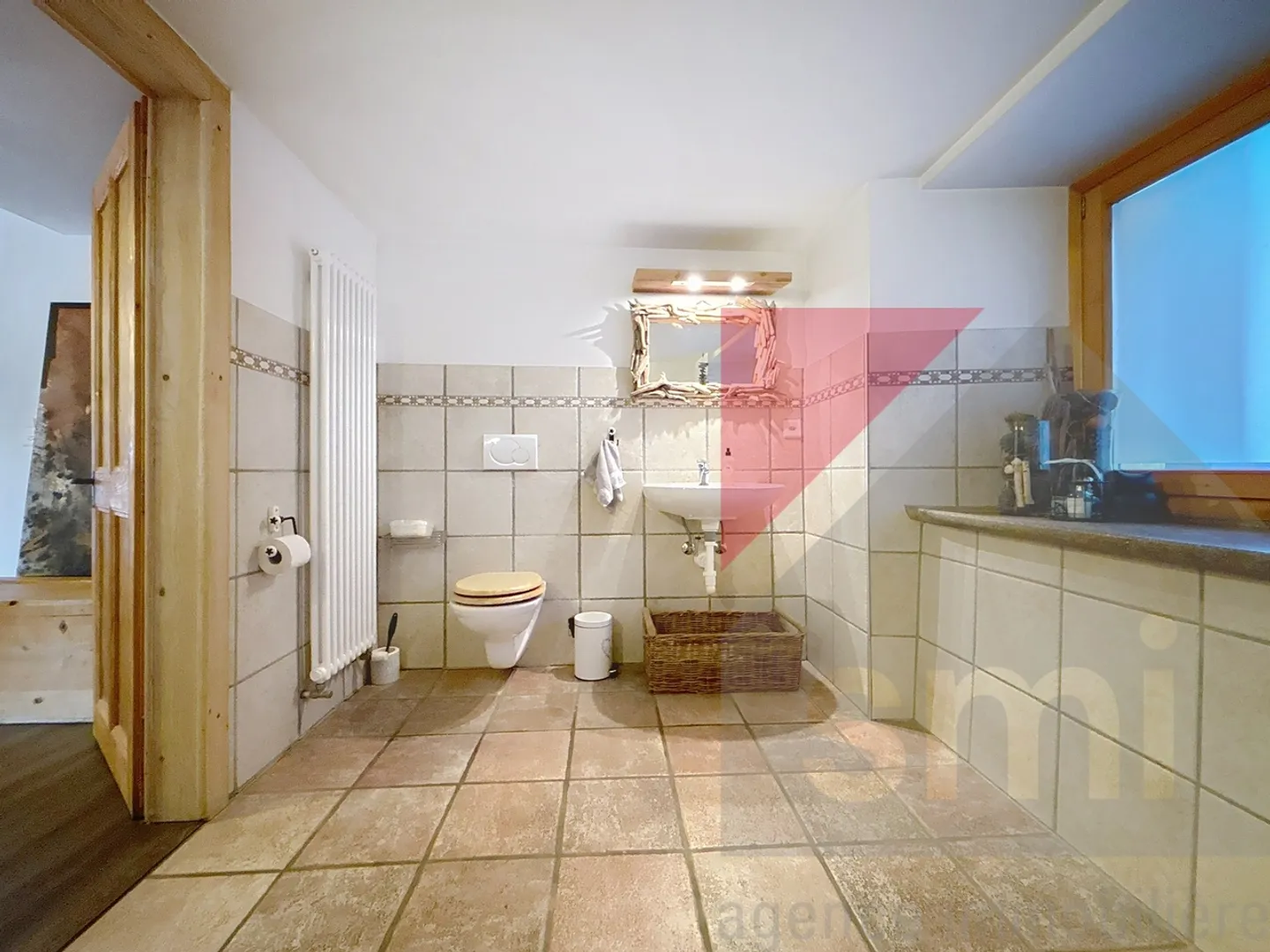 Charmant appartement de 8,5 pièces dans une ferme rénovée à Vuadens - Photo 6 sur 13