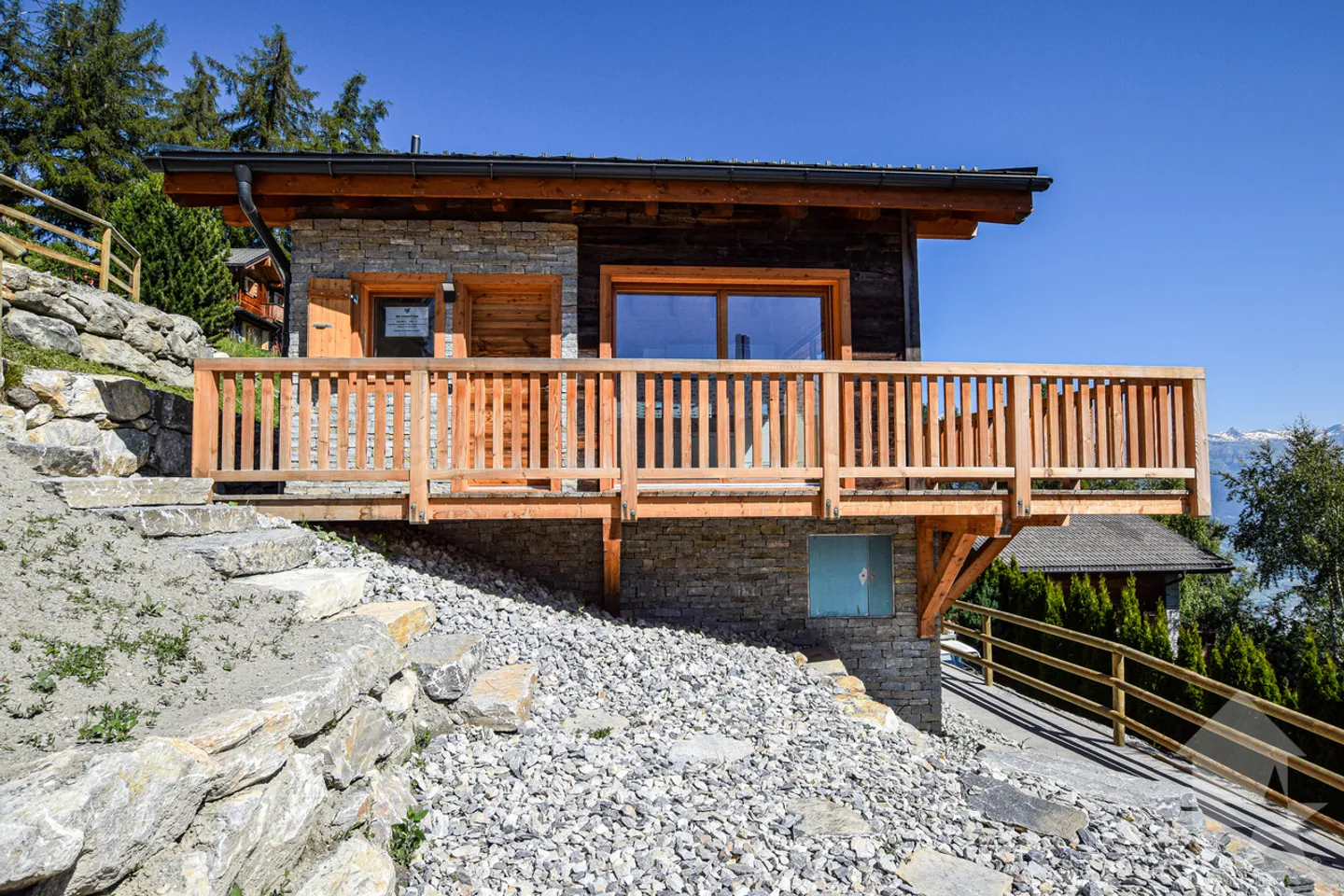 Charming small chalet - Photo 4 of 13