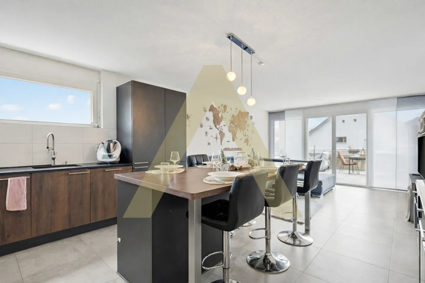 Modern, family-friendly apartment with balcony and garden - Photo 6 of 13