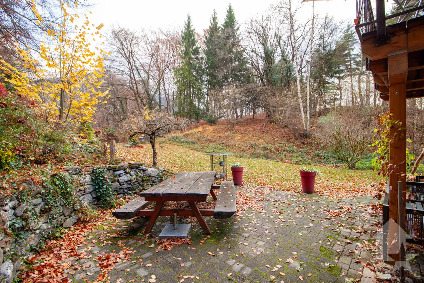 Atypical chalet of 140 m2 on a plot of 19,881 m2 - Photo 2 of 13