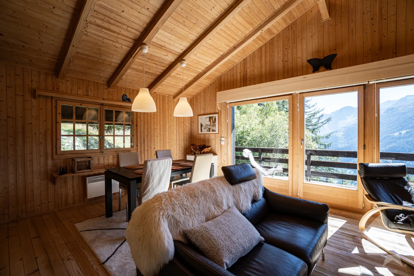 Charming chalet surrounded by nature with stunning views - Photo 4 of 13