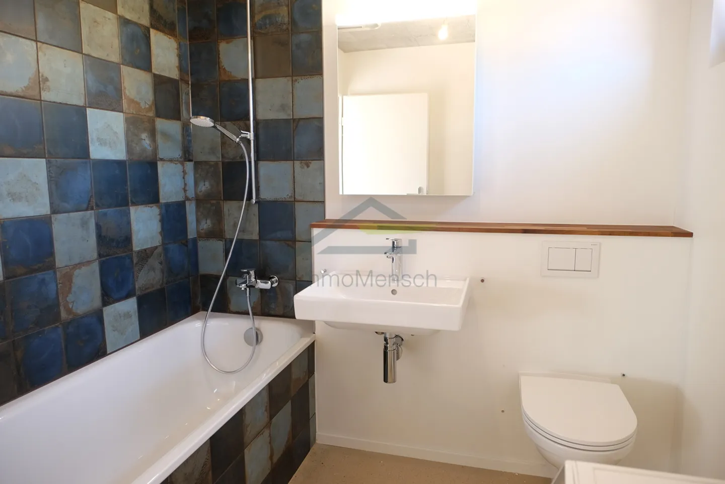 Appartement 2,5 pièces idéalement situé et moderne ! - Photo 3 sur 13