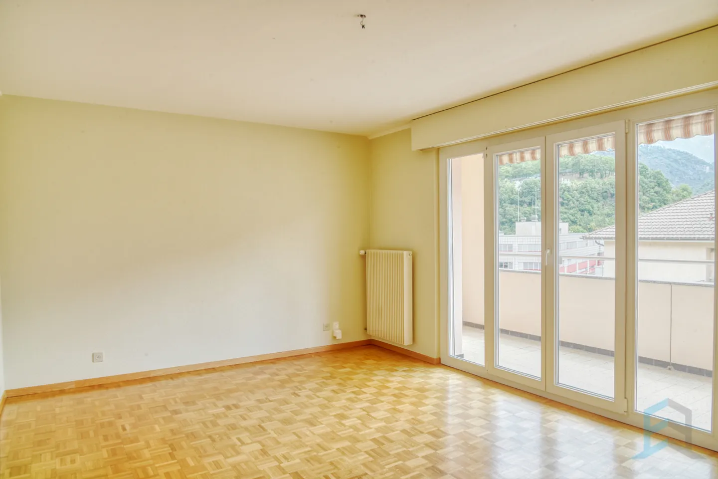 A LOUER Bel appartement de 4 ½ pièces au Sud de la ville de Sierre - Photo 2 sur 12