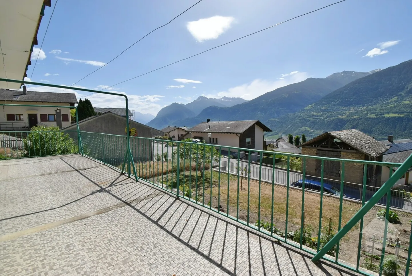 Appartement de 4.5 pièces avec une grange, un jardin + 2 grandes caves - Photo 2 sur 13