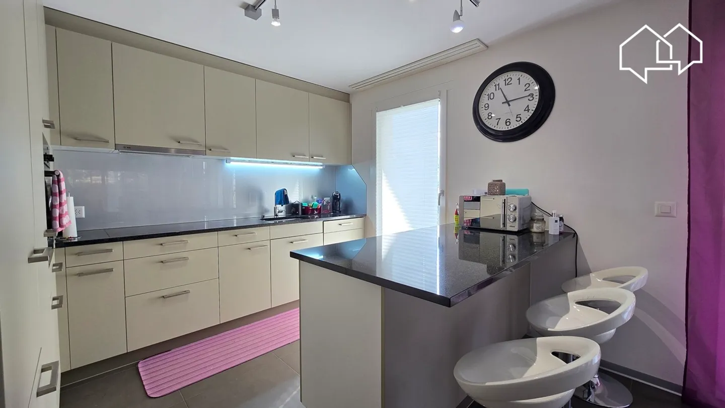 Spacious 3.5-room apartment on the ground floor - Photo 3 of 9