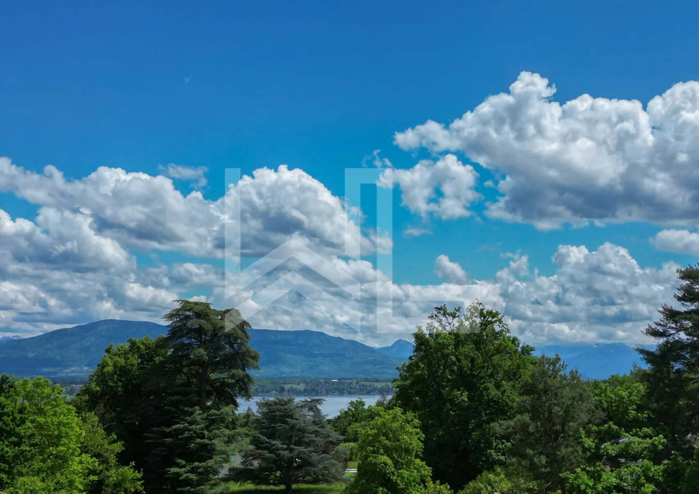 Wunderschönes Anwesen im Herzen von Terre Sainte mit Seeblick - Foto 1 von 1