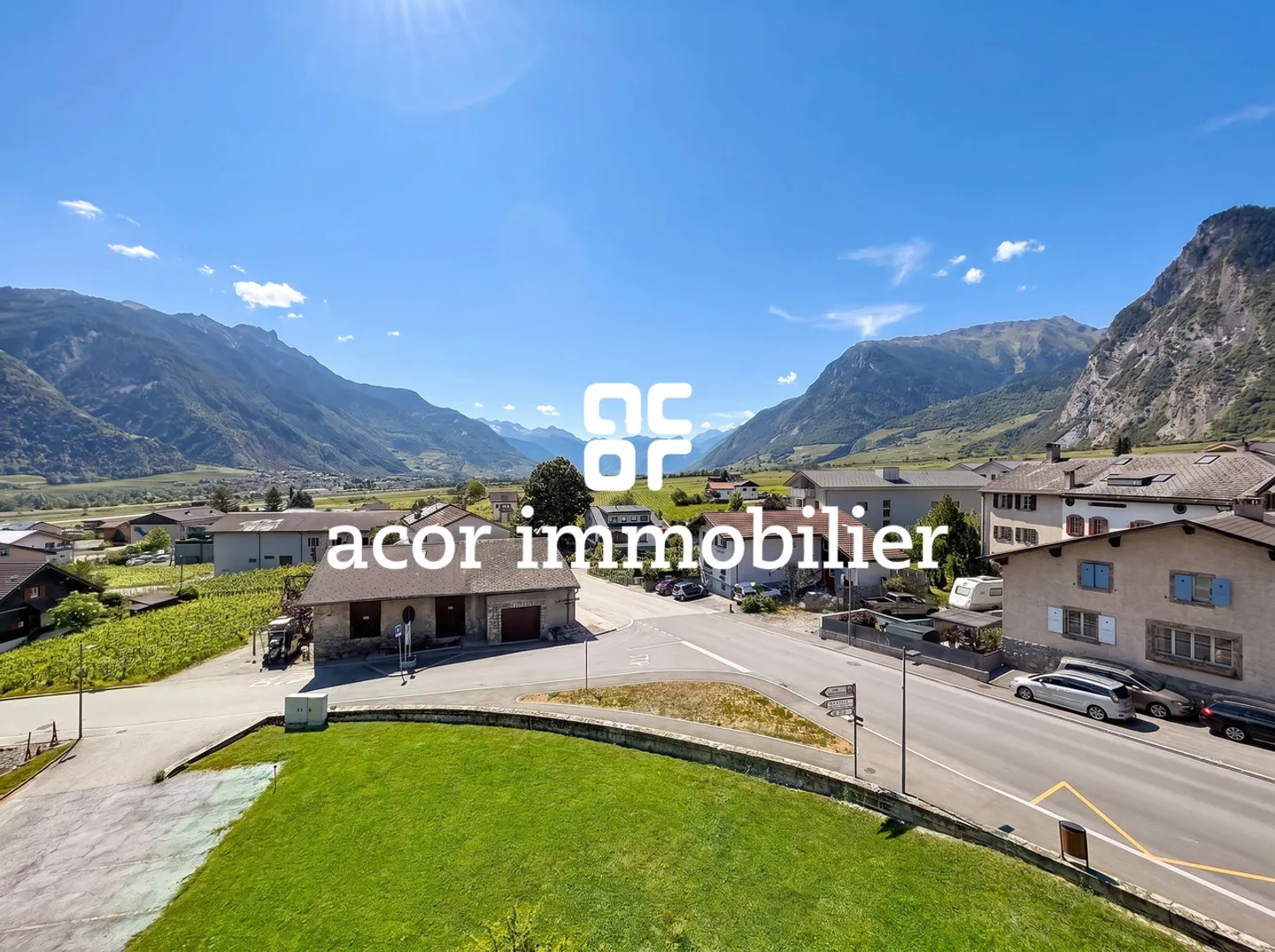 3.5-room apartment with double balcony in St-Pierre-de-Clages - Photo 2 of 5