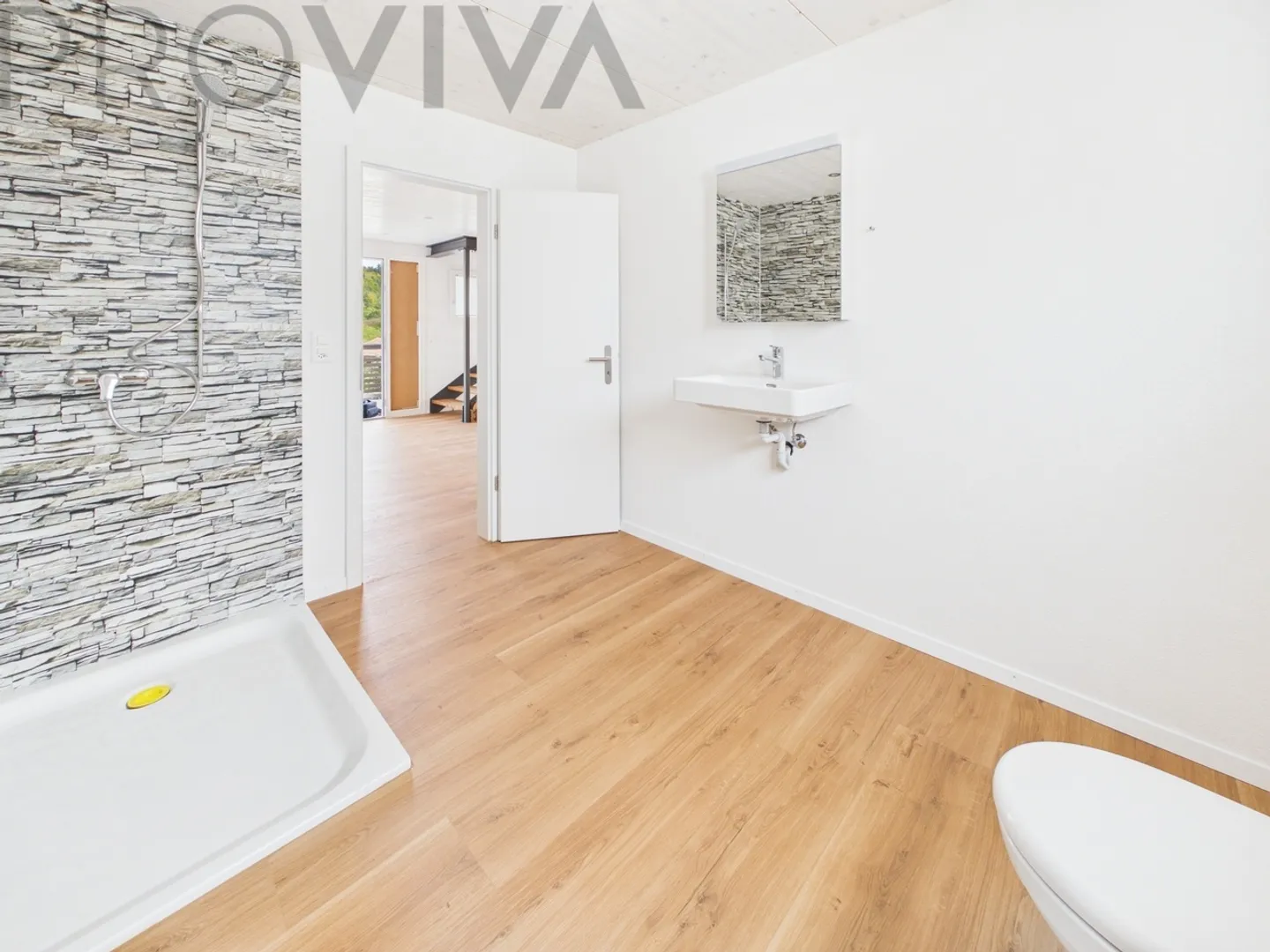 Modernes neues Haus mit grosszügigem Aussenbereich und viel Platz - Photo 9 sur 13