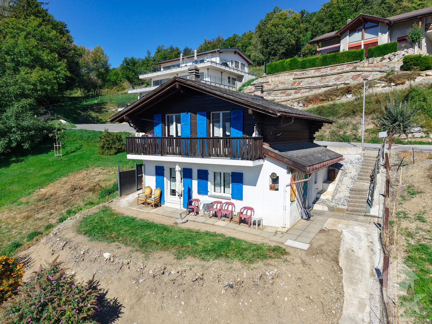 Charming small chalet 4.5p, superb location, quiet, view, sunny! - Photo 1 of 13