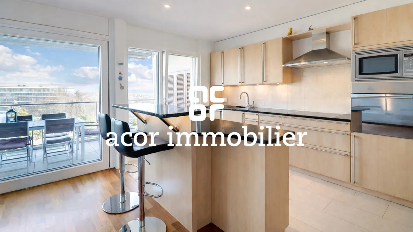 Magnificent 4.5 room bright apartment with lake and mountain view - Photo 2 of 2