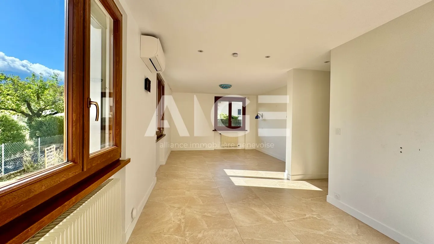 Beautiful detached villa in Neydens - NEIGHBORING FRANCE - Photo 5 of 13