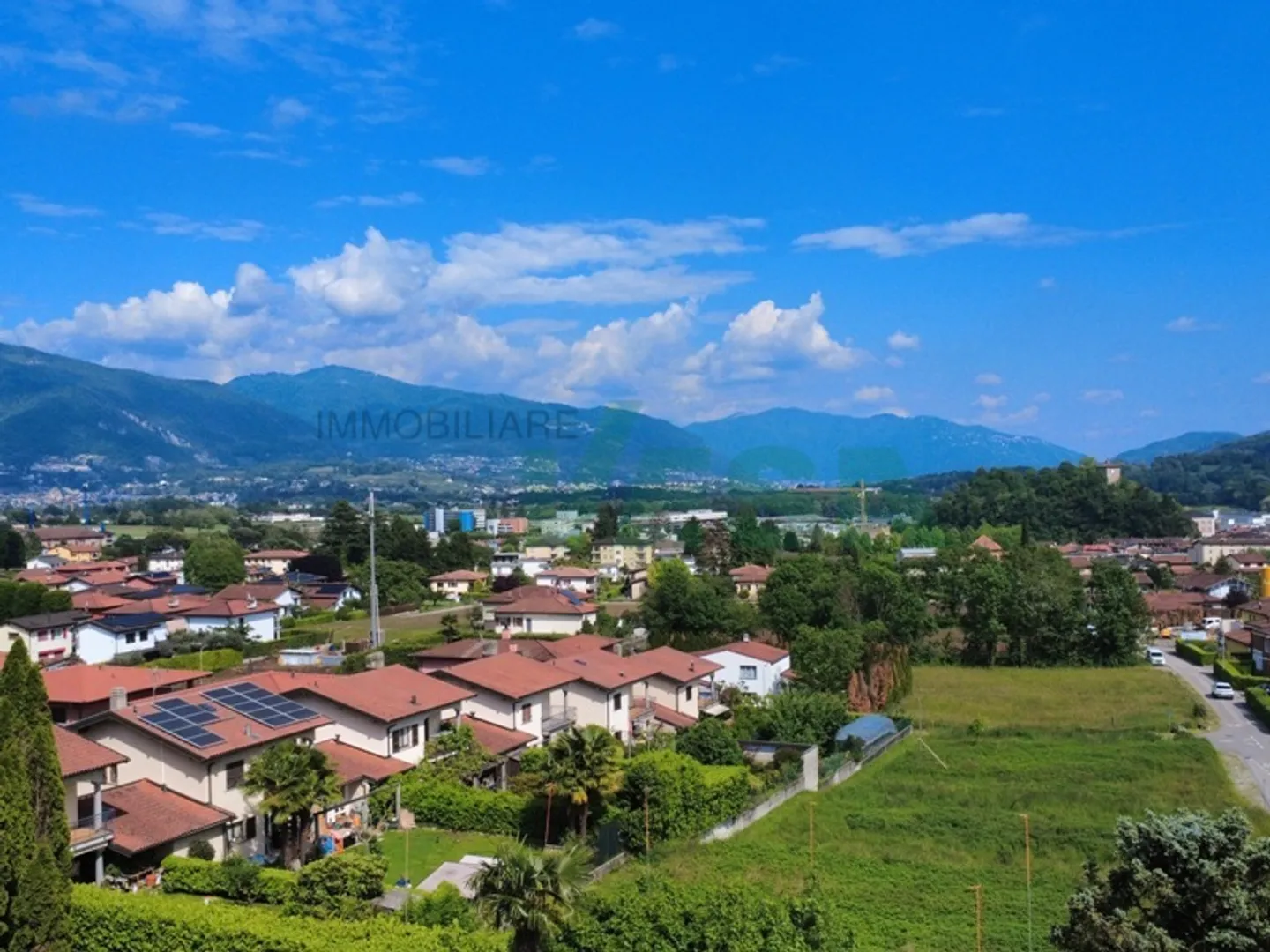 Incantevole villa dalle linee armoniose e moderne, immersa nei vigneti - Foto 3 von 13