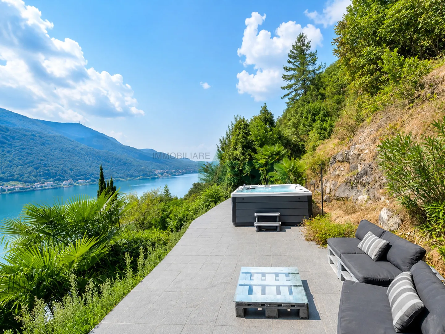 Affascinante proprietà con vista spettacolare e in zona tranquilla - Foto 5 von 13