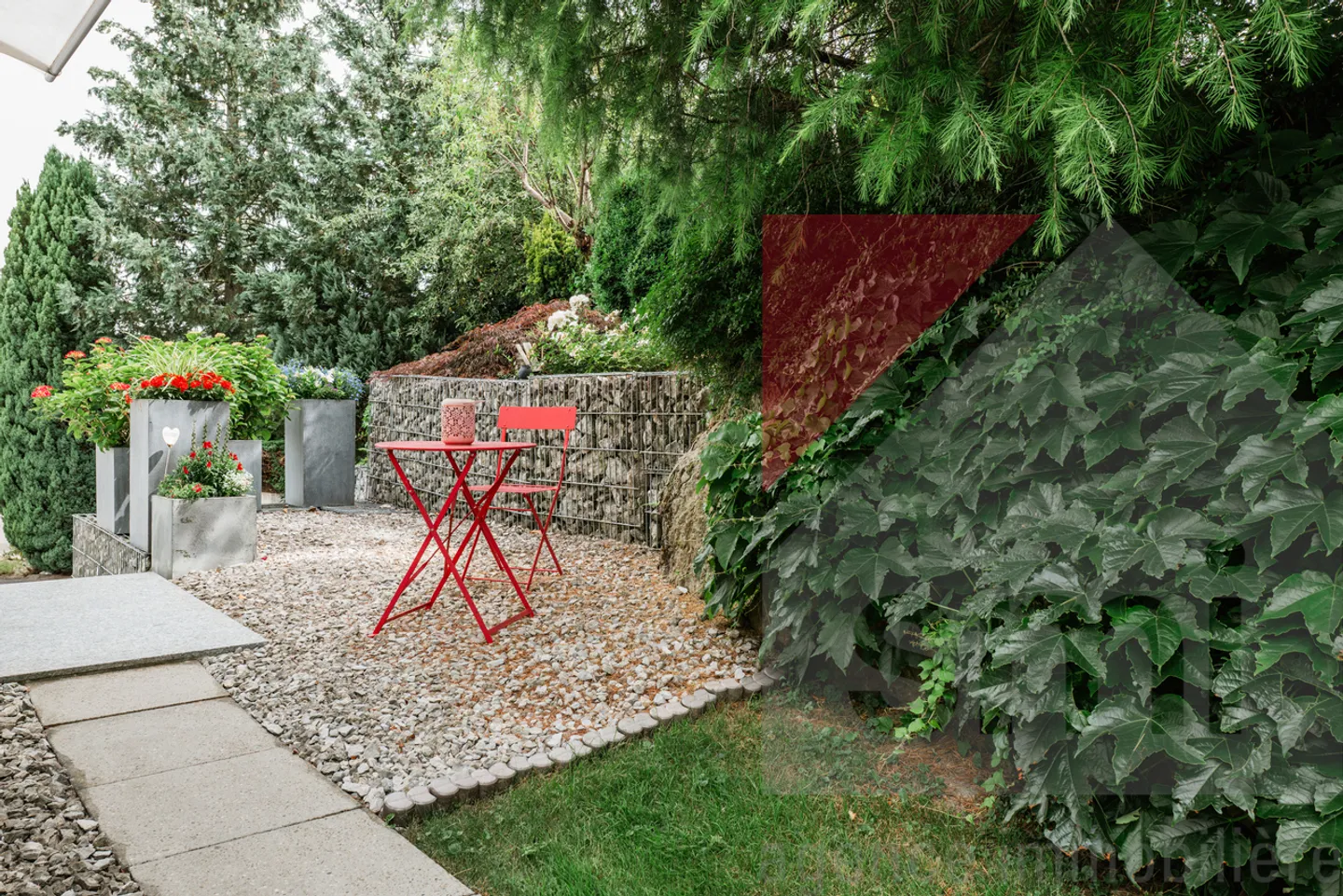 Herzstück in Avry-sur-Matran individuelle Villa mit beheiztem Pool - Foto 8 von 13