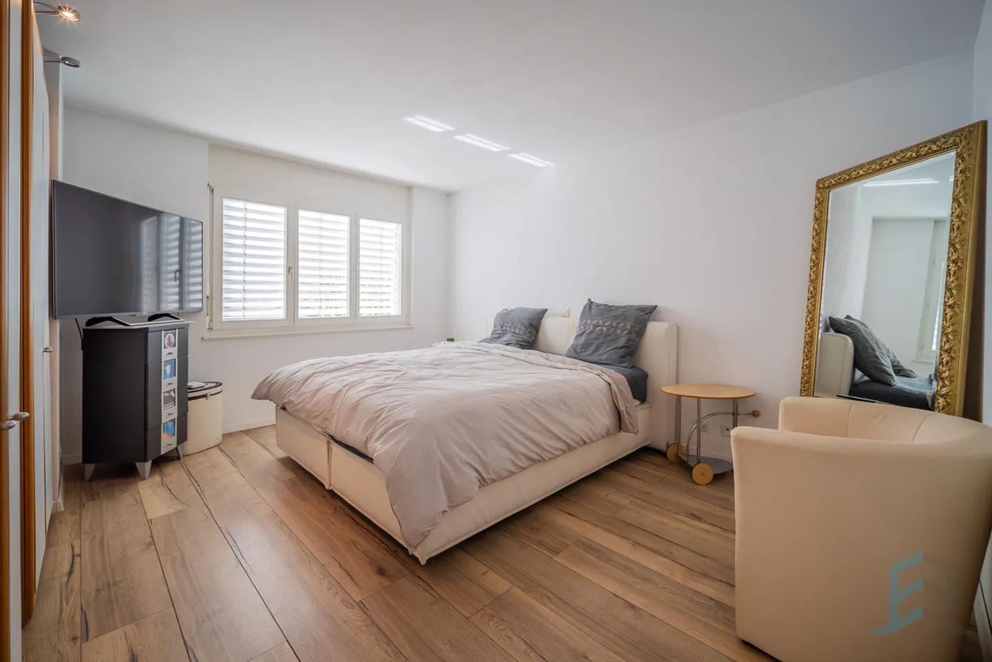 Stunning Semi-Detached Villa - Photo 7 of 13