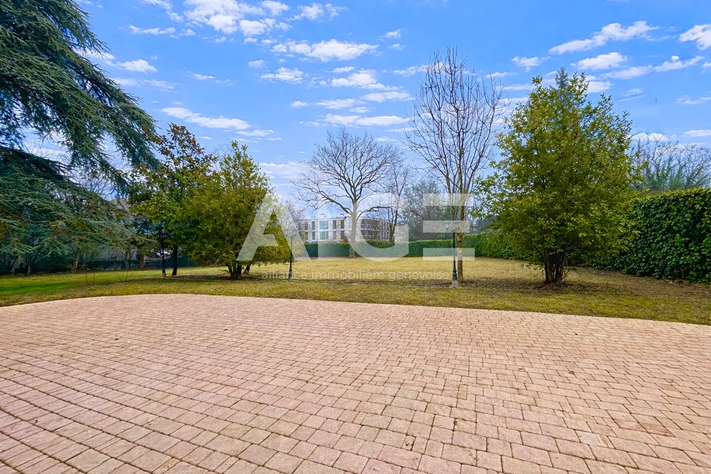 Magnifique propriété sur parcelle de 3'300m2 - Foto 2 von 11