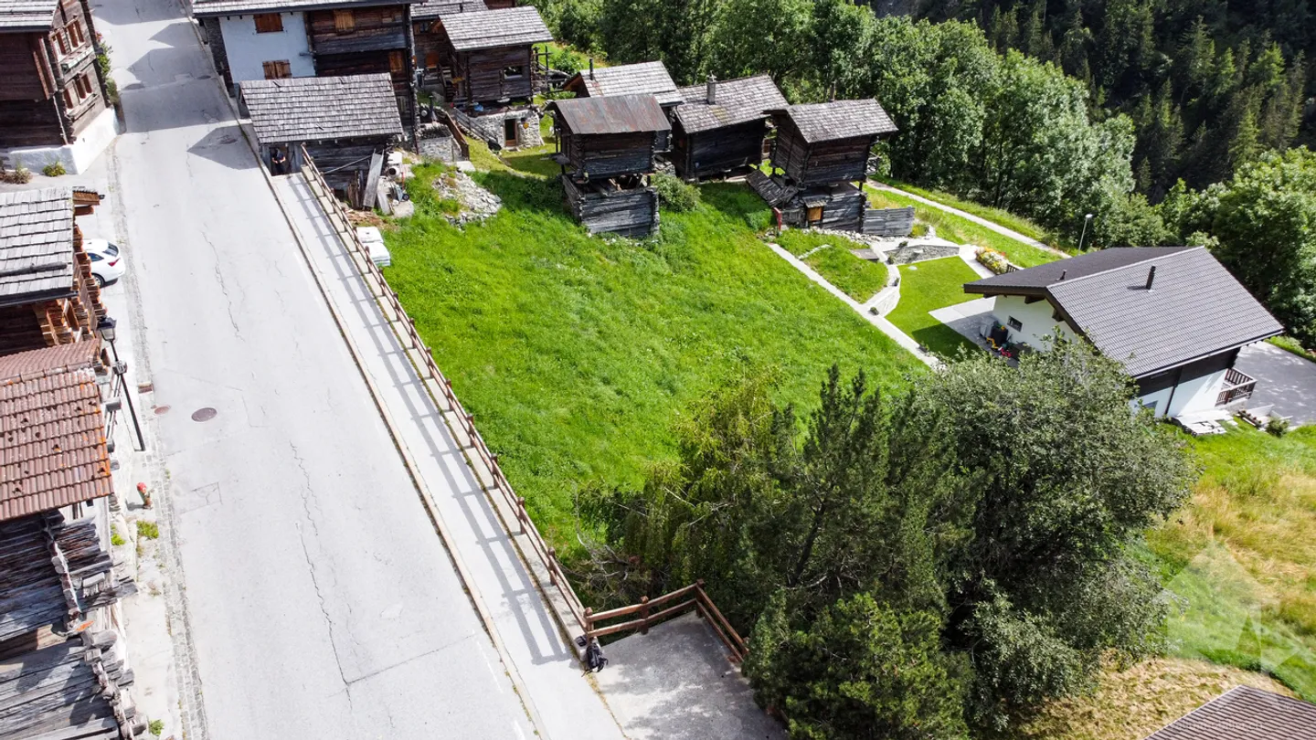Very beautiful plot to build in the center of Ayer - Photo 7 of 11