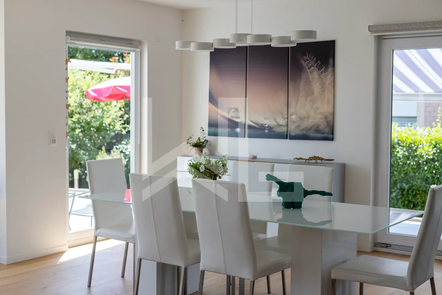 Contemporary Property with a View - Photo 4 of 13