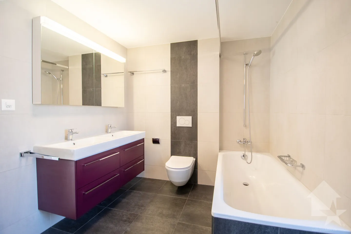Spacious high-end duplex with 4.5 rooms in the center of Leytron - Photo 7 of 11