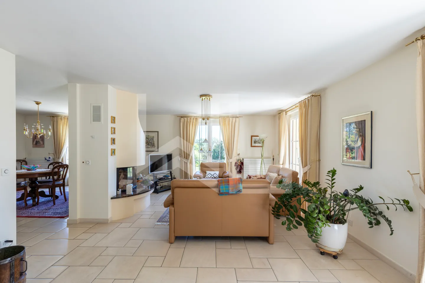 Family villa with large garden - Photo 8 of 13