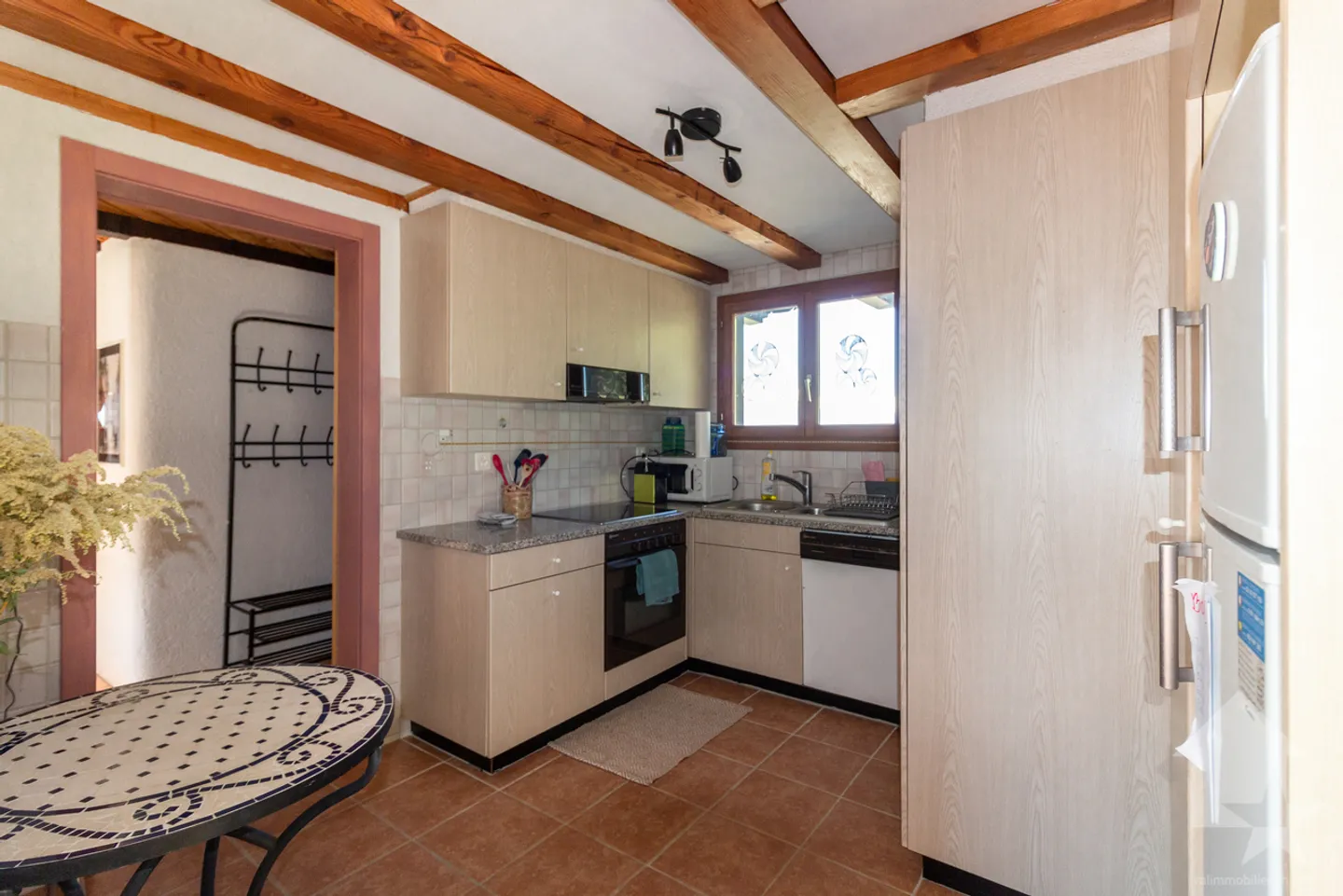 Charaktervolles Chalet mit zwei Wohnungen, idealer Lage und Aussicht - Foto 11 von 13