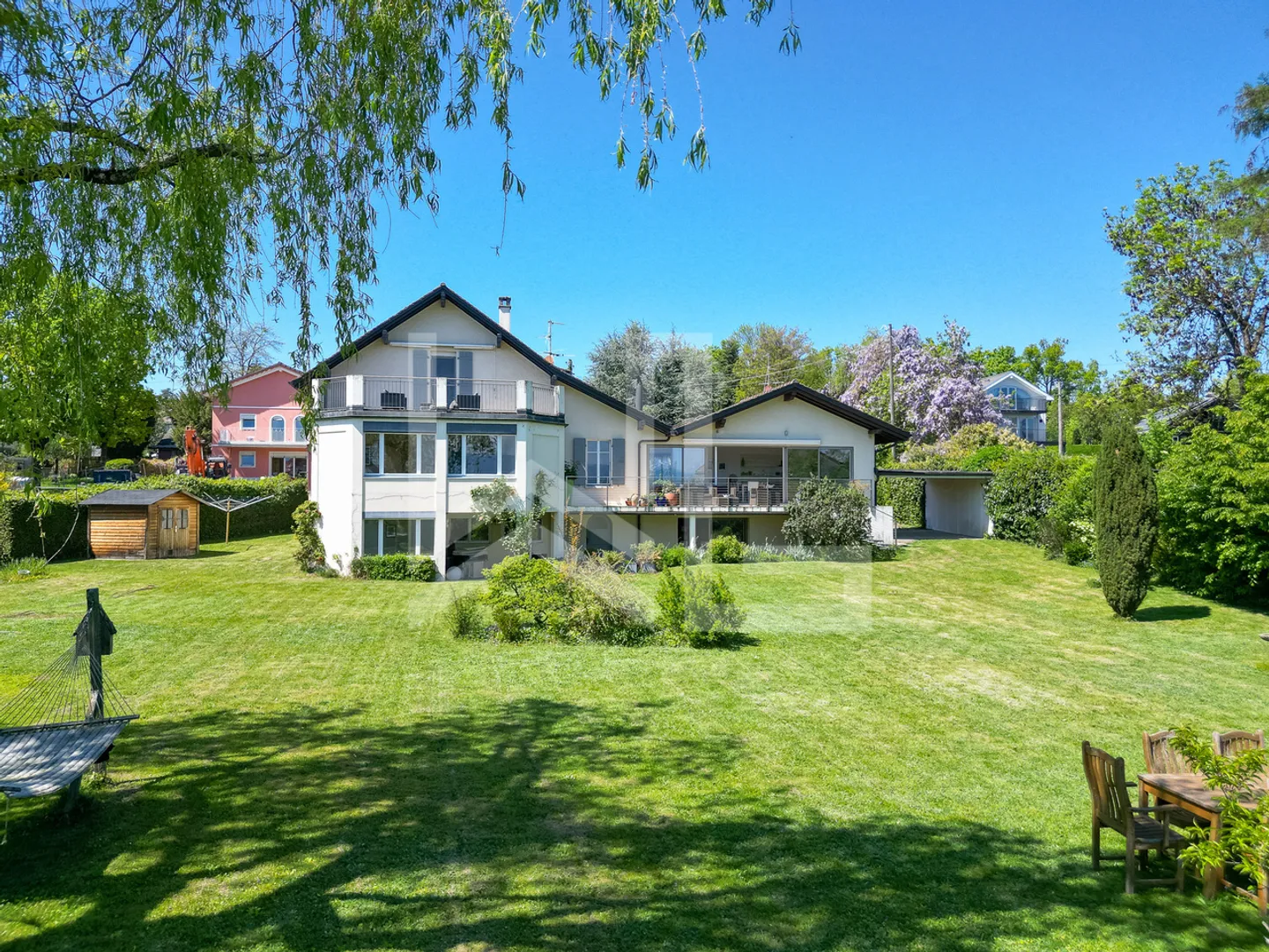 Propriété avec vue lac - Photo 3 sur 13