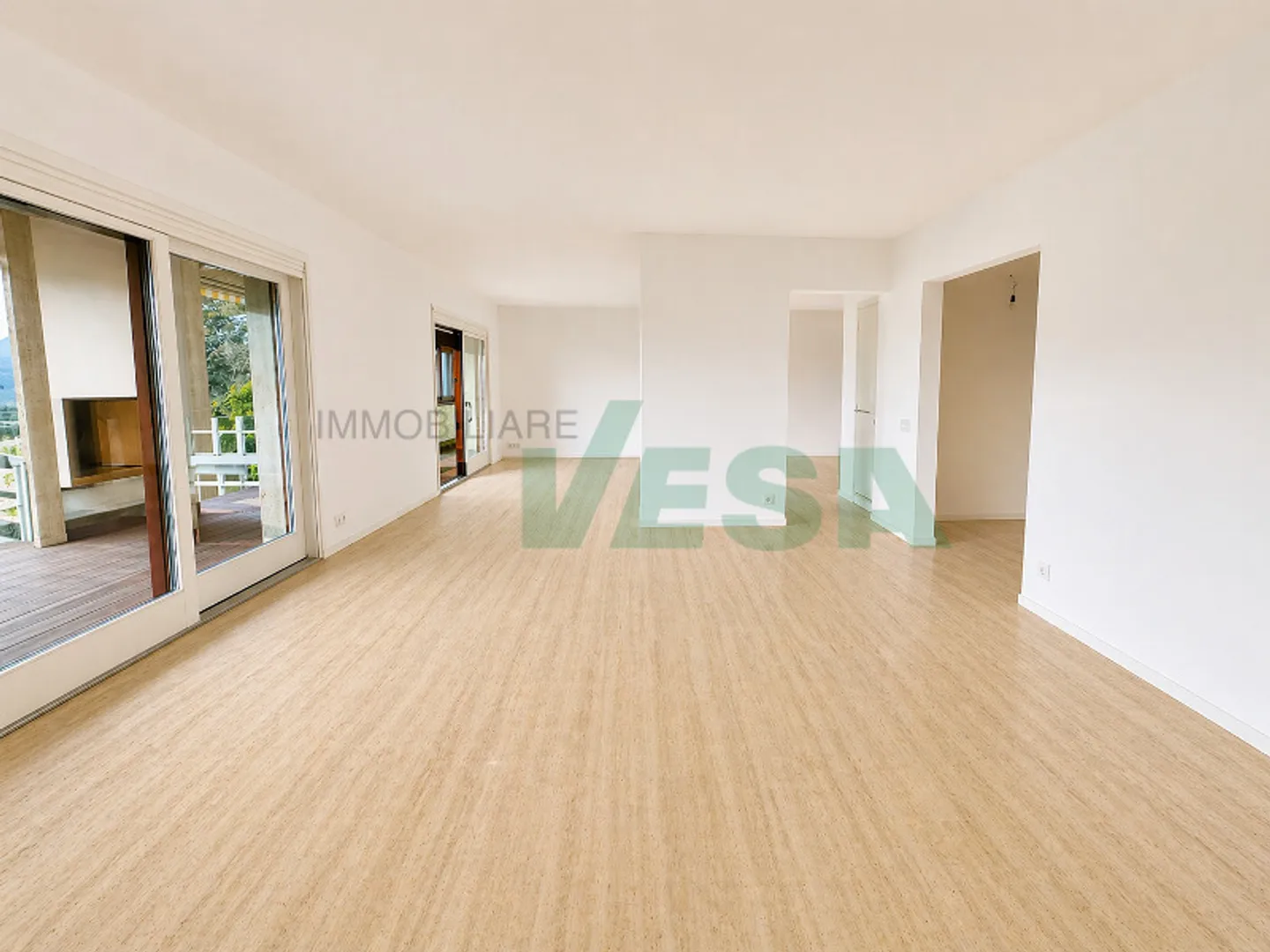 Elegant 5.5-room apartment with beautiful view and private garden - Photo 12 of 13