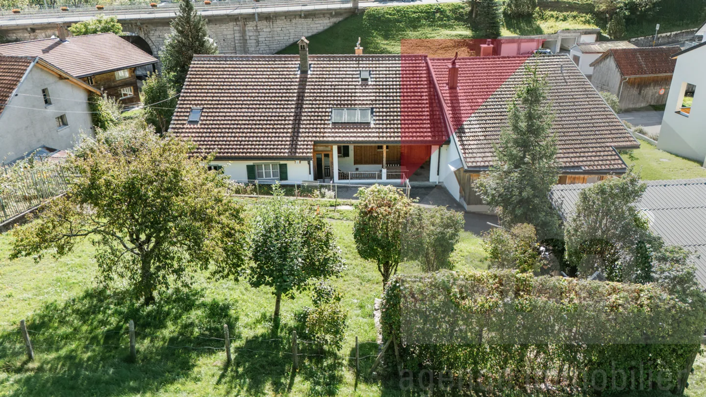 Affascinante casa bifamiliare con potenziale di ampliamento - Foto 8 di 13