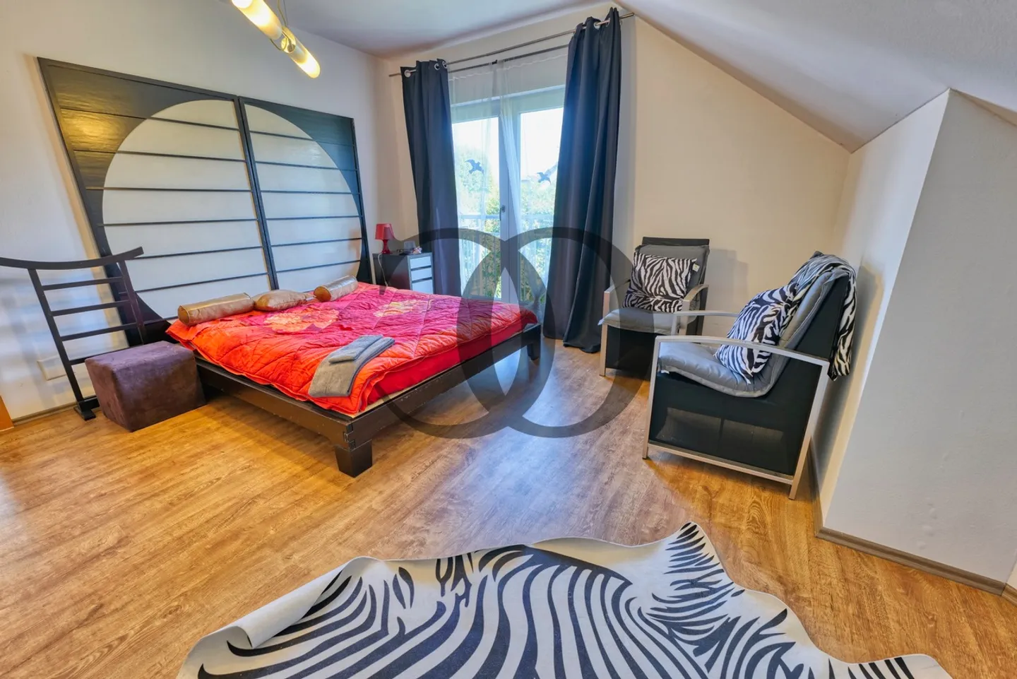 Superb family property with swimming pool - Photo 11 of 13