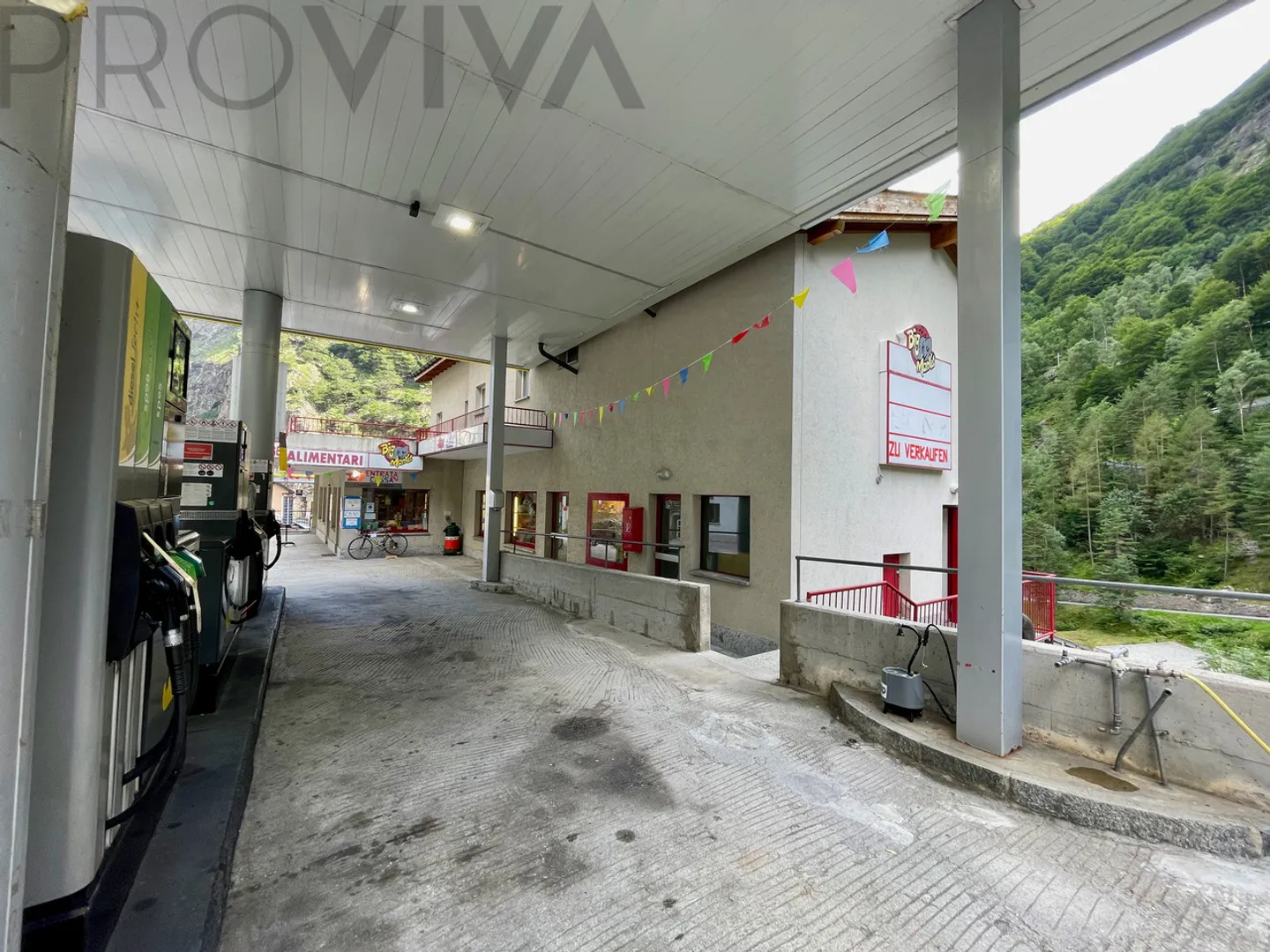 Gewerbe- und Wohnhaus - Foto 3 von 11