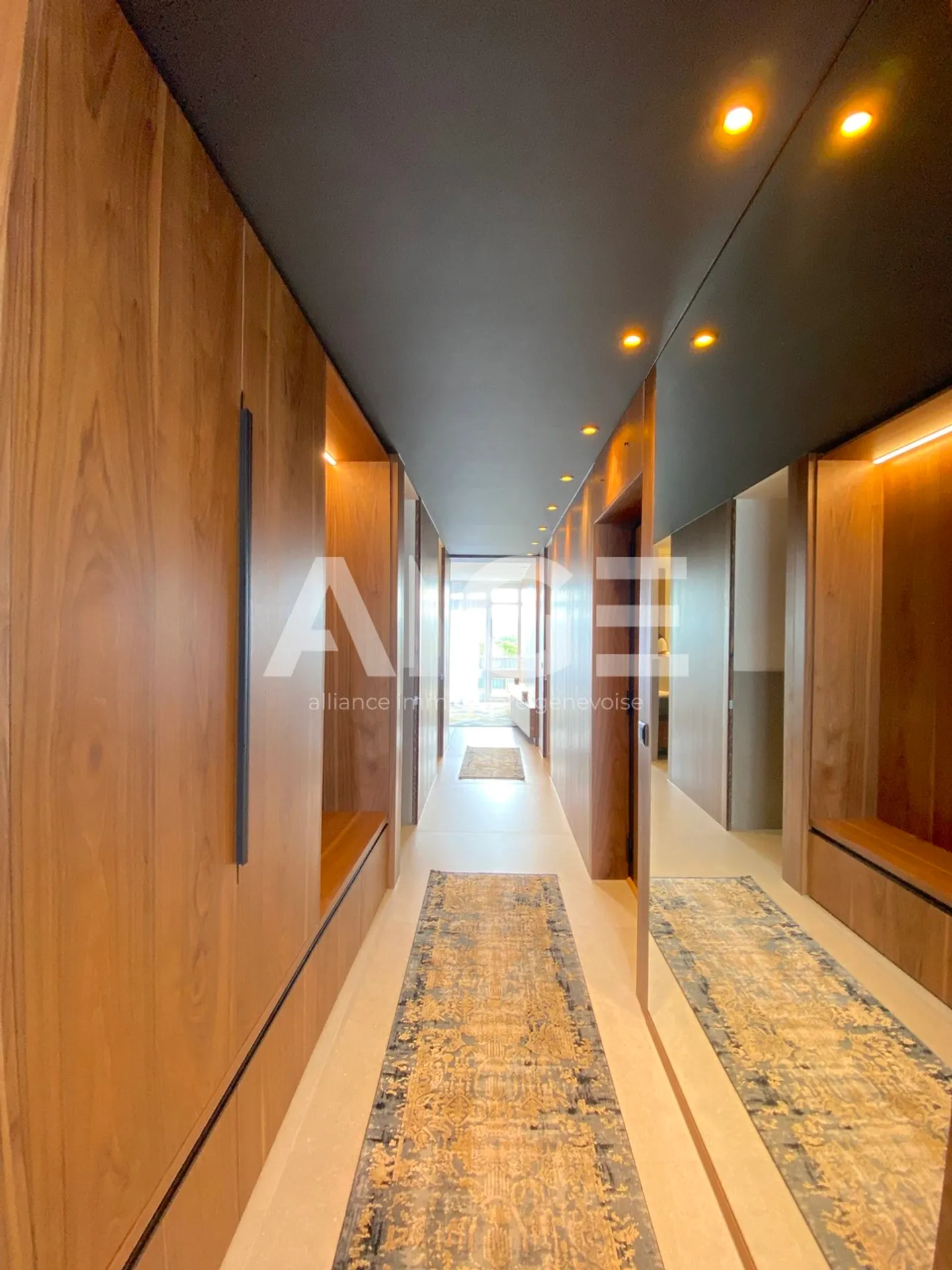 Außergewöhnliche Wohnung mit Panoramablick in der Nähe der UNO - Foto 3 von 9