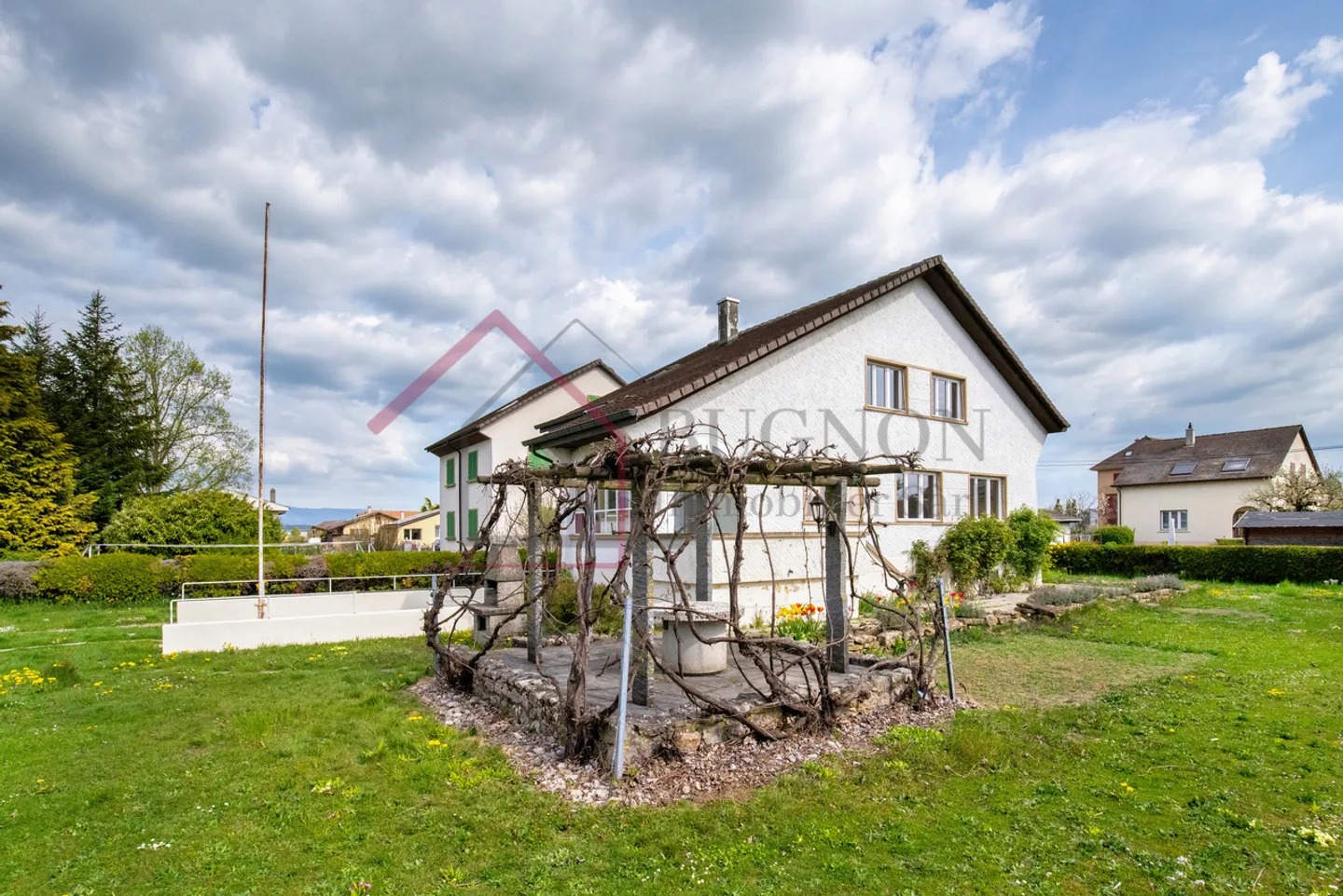 VILLA FAMILIALE AVEC JARDIN ET ENVIRONNEMENT CALME - Photo 11 sur 13