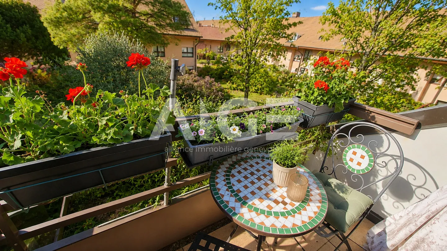 Semi-Detached Villa with Generous Volumes - Photo 8 of 8