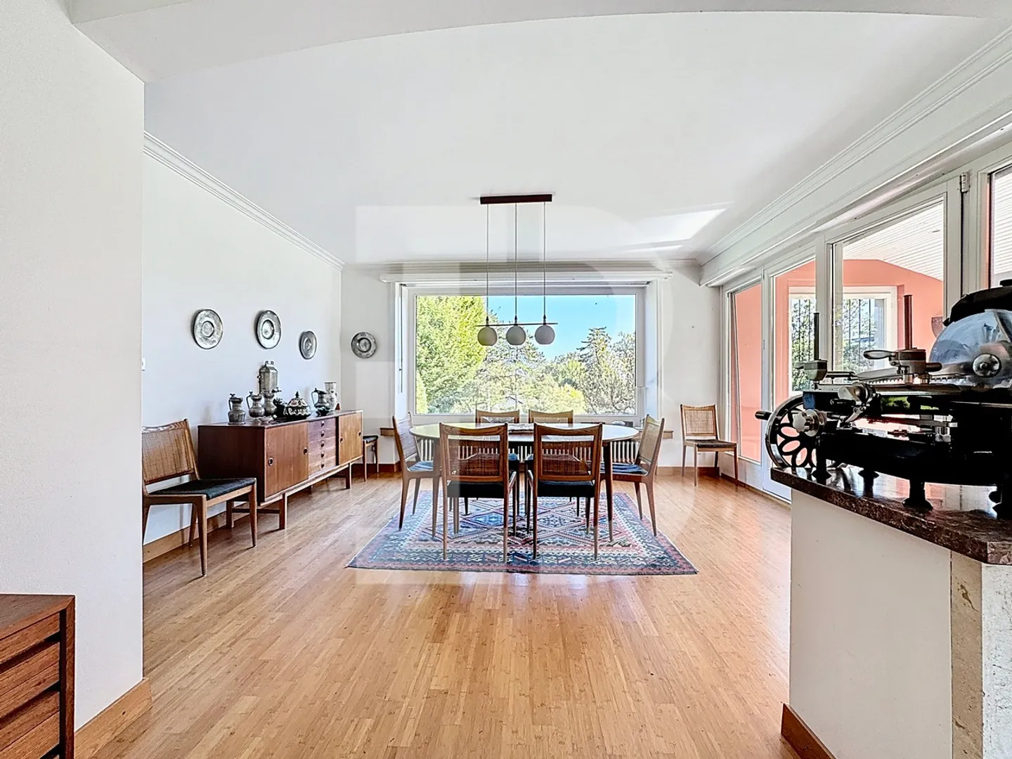 Charming individual villa with pool and great potential - Photo 2 of 9