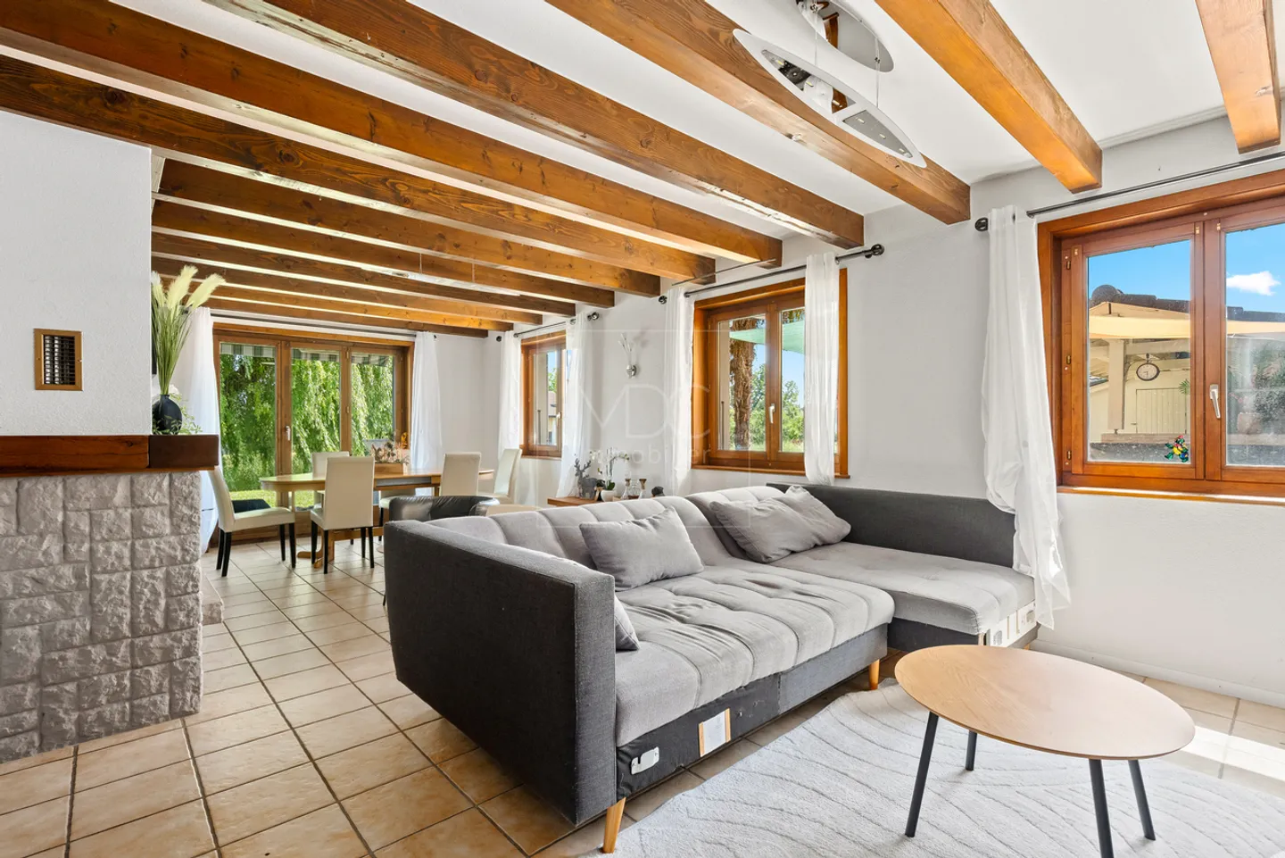 Spacieuse villa avec piscine et 2.5 pièces indépendant à St-Aubin - Foto 2 di 13